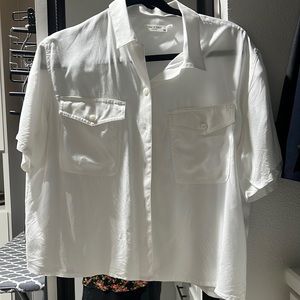Rag & Bone white shirt, loose fit, NWOT, pretty and elegant. Size M.